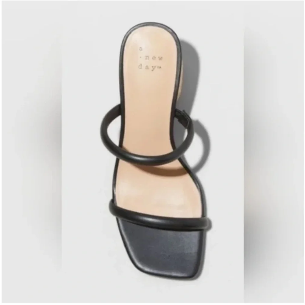 Nwot rattan block heel sandals - Picture 4 of 11